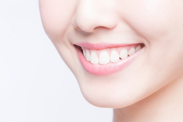 深圳愛康健牙科牙齒美白多少錢,一次價格又是多少？