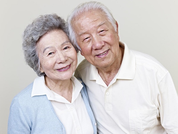 高齡老人能種植牙嗎?老年人植牙得有利好處？