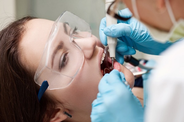 洗牙齒多少錢一次,可以洗白嗎?深圳愛康健齒科保健洗牙60元/次！
