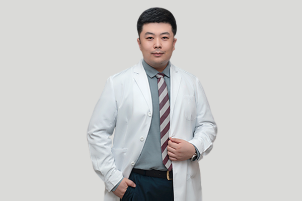 王琦口腔診所 劉章智