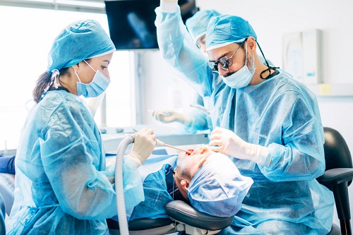 50多歲是鑲牙好還是種牙好