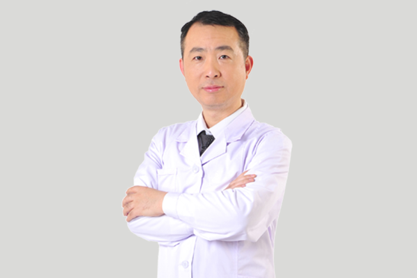 周小明 深圳種植牙醫生推薦周小明