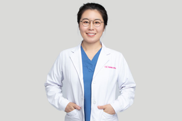 愛康健牙醫 李洪偉