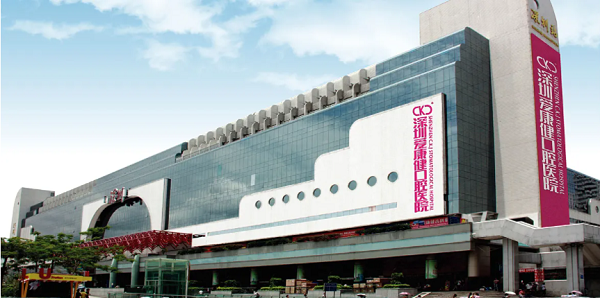 爲什麽深港市民拔牙更信賴愛康健口腔?深圳本土31年老品牌口腔連鎖機構